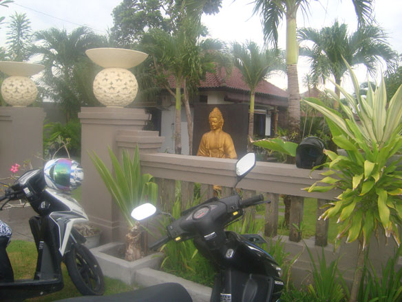 jonsen-villa-berawa-garden