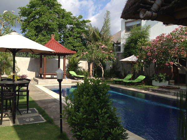 jonsen-villa-berawa-garden
