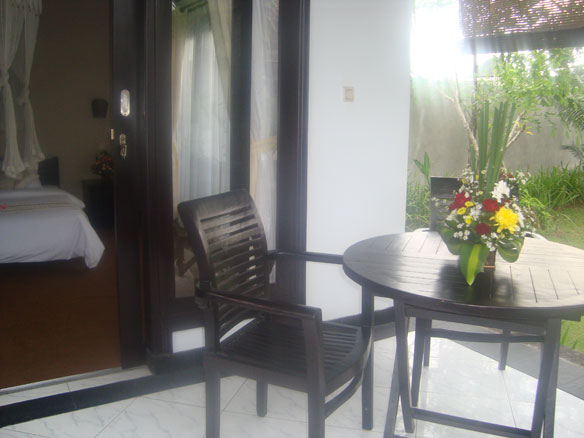 jonsen-villa-berawa-garden