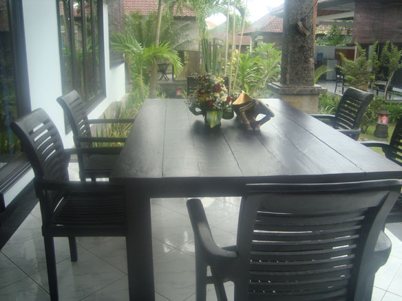 jonsen-villa-berawa-garden